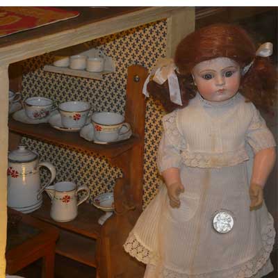 Puppe von um 1880