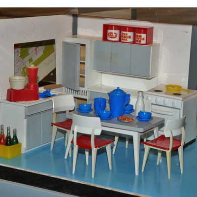 Puppenstube, DDR, späte 70er Jahre, Gehäuse und Möblierung VERO - Bild 1