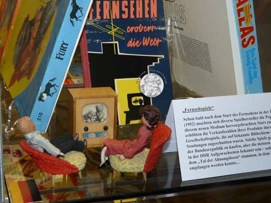 Fernsehspiele, Puppen BRD, Fernseher, Sessel - DDR