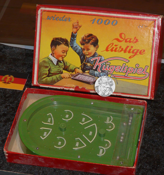 Spiel mit! Historische Gesellschaftsspiele aus Deutschland-Ost und Deutschland-West